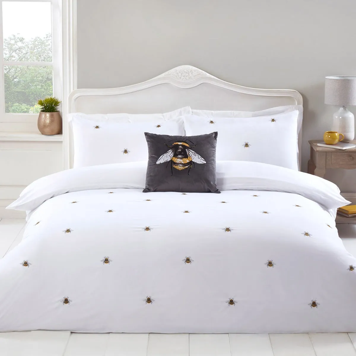 Bumblebee White Super Soft Embroidered Duvet Set