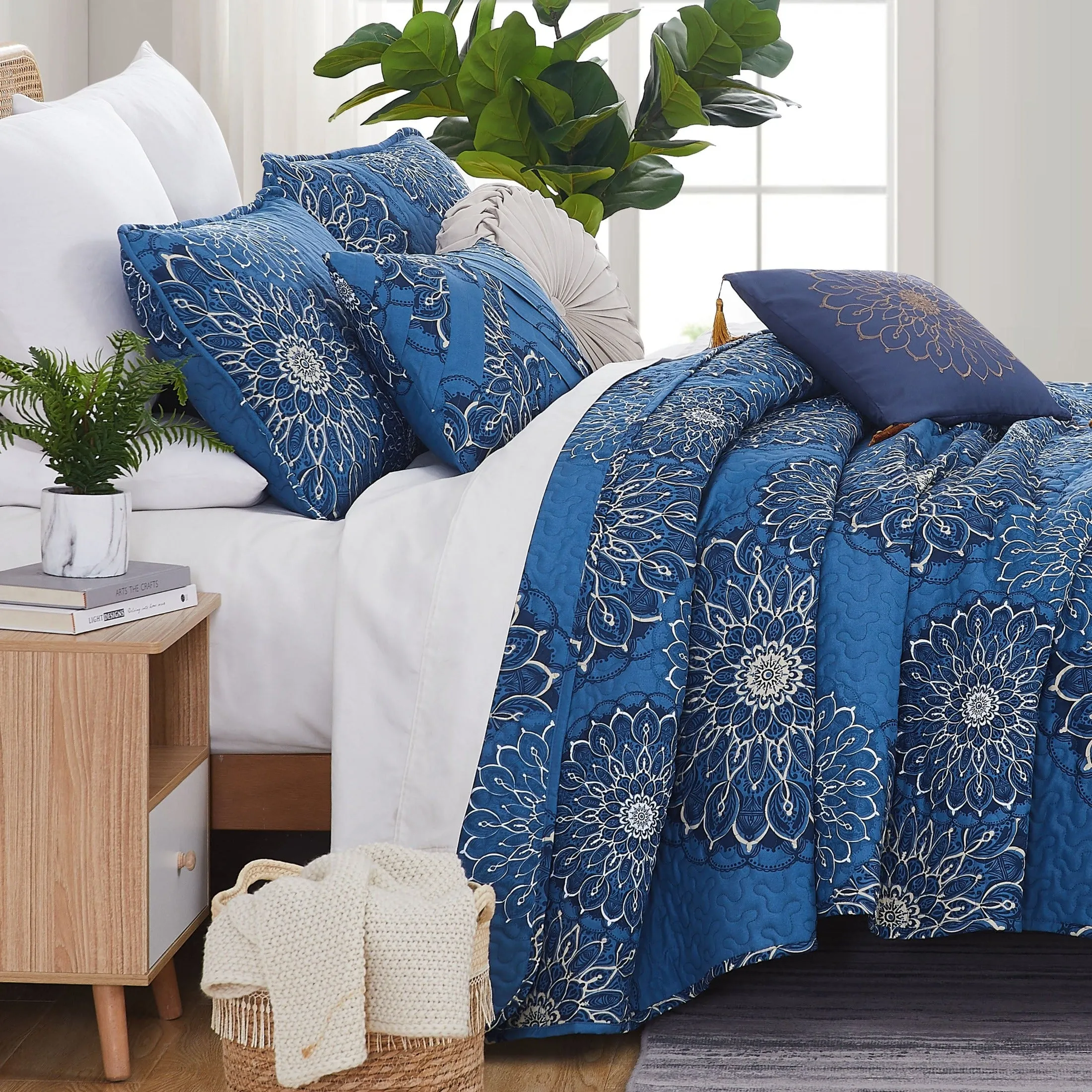 Midnight Floral 6-Piece Quilt Bedding Set